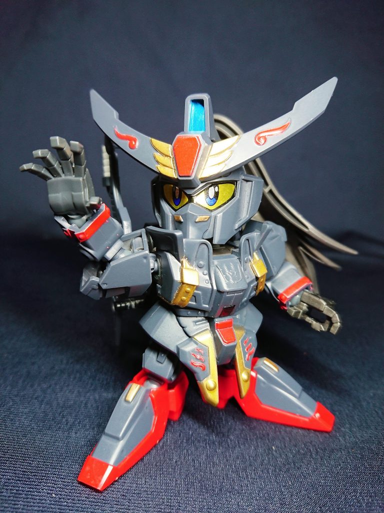 漫画に付属するキットの魯粛は周瑜ヒャクシキのカラバリとなり、ツノと顔が新規造形となります。そのままだと色味以外はマークIIIらしさはないので、胴体、腕、脚部を変更してマークIIIに近づけました。