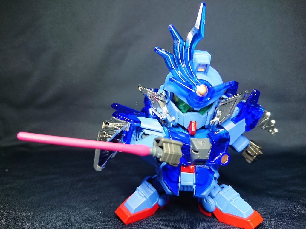 爆滅轟砲の他に閃光剣があります。パイロットは緋色(ヒイロ)となり、Wガンダムじゃないのがなんだか新鮮。自爆装置はついているみたいですw