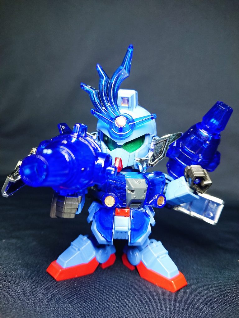 戦いあるところに現れては全てを破壊して去っていくという謎の武者。武者の中でも旧式のはずだが、暴走しているような凄まじい戦いぶりで｢蒼い戦慄｣と呼ばれ、恐れられている。