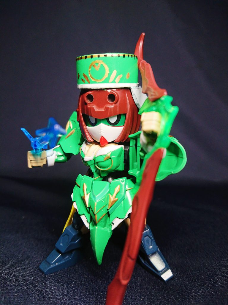 バファル帝国に広がる迷いの森に住む、魔女オウルに育てられた娘。自然を愛する優しい心の持ち主で、動物と心を通わせられる。その反面、人間とはあまり接したことがなく、無愛想な態度をとってしまうことも。