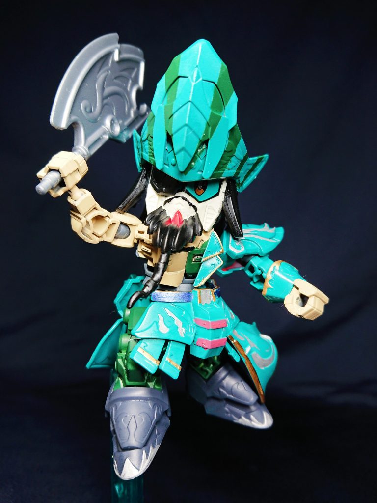 海賊らしく、ベンジャミンV2とエドワードセカンドVがベースになっています。頭部は三国伝から関羽+張遼の兜で再現。髪の毛の干渉で左肩はあまり可動しませんが、干渉しない右肩はCSフレームの恩恵もありぐりぐり動きます。