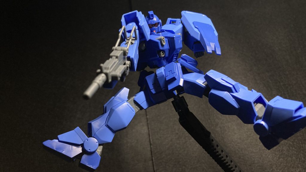 100mmマシンガンッ！！特殊能力発動してマシンガンを撃つブルーディスティニー1号機くん