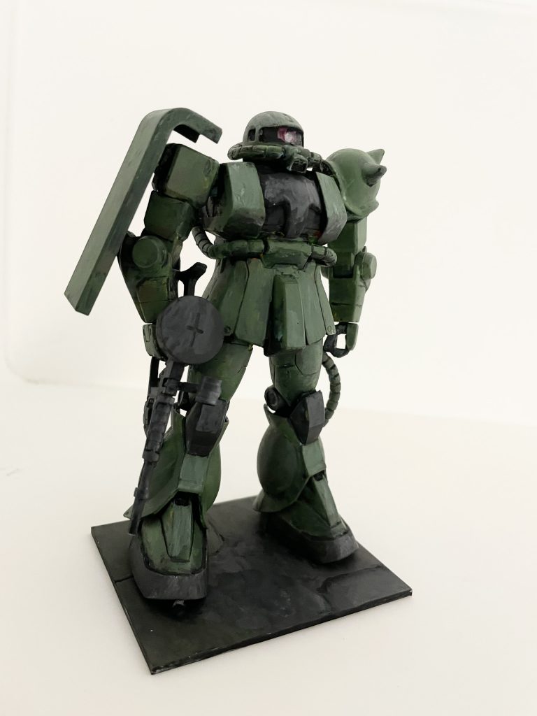 ザクらしいプロポーションが好みです。