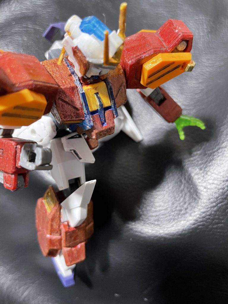 続いてガイアクラッシャーのポージングです。エクストリームフィンガー発動時に地面に向けエネルギーを放ちガイアクラッシャーを撃つ諸刃の剣です😊