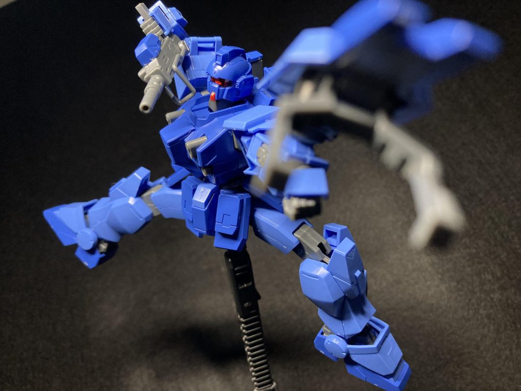 そして台座を開くことでこんな感じにも撮れます！意味は！ない！