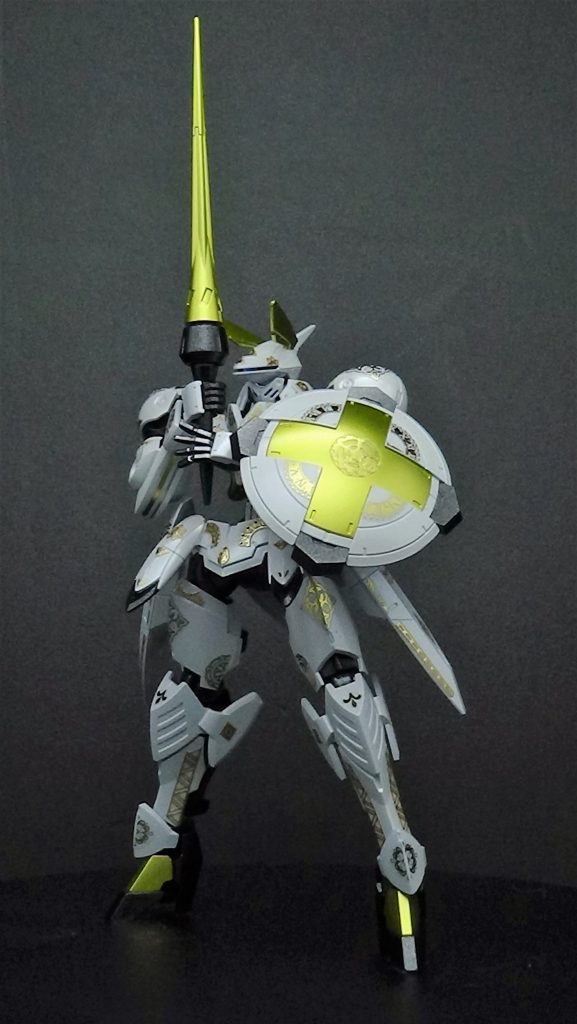 ジークルーネ 塗装 & 100均シールを貼ってロイヤルな感じに–5枚目/制作者：起動配信エリック