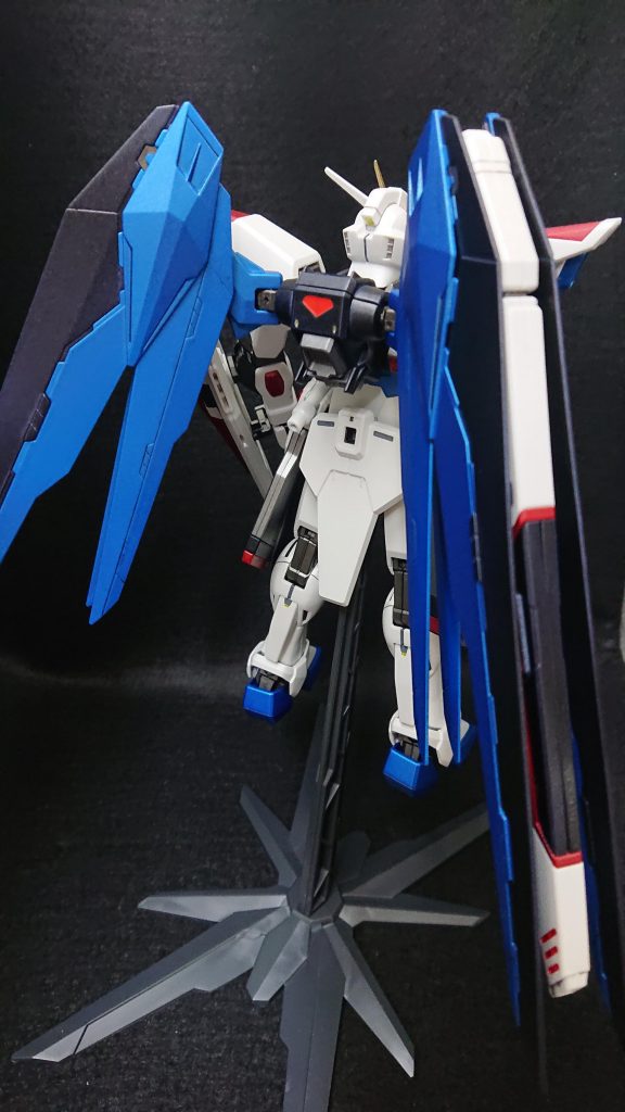 使用した塗料タミヤカラースプレー・ゴールド・ライトガンメタル・パールホワイト・ライトメタリックブルー・ダークマイカブルー・ピュアーメタリックレッド