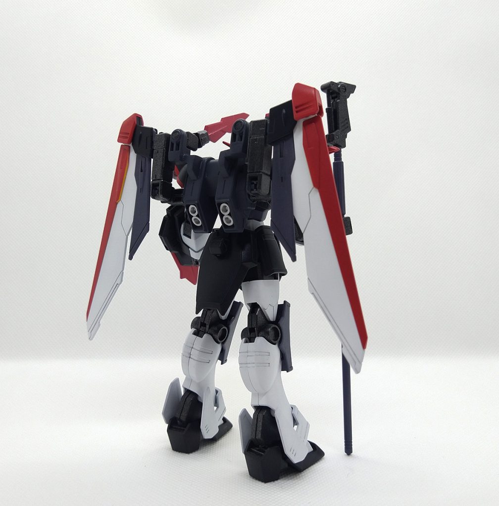 バックパックにはHGルナゲイザーガンダム、アーム部分はビルドカスタムシリーズのパーツを使用。