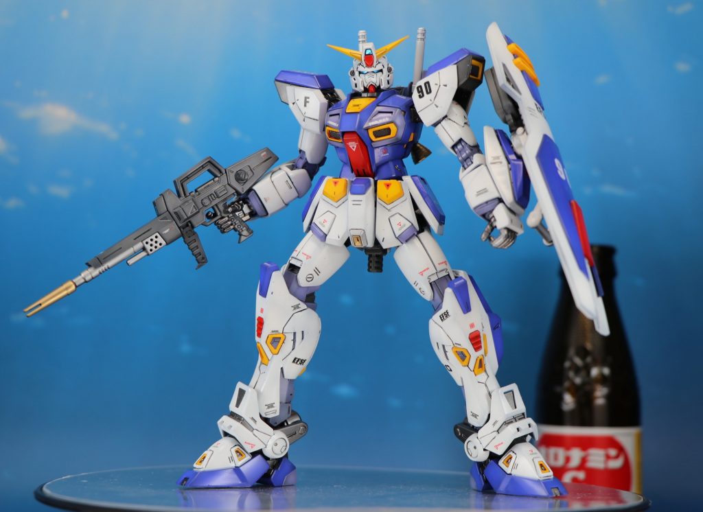 メインカラーはやや紫かかった青にしています