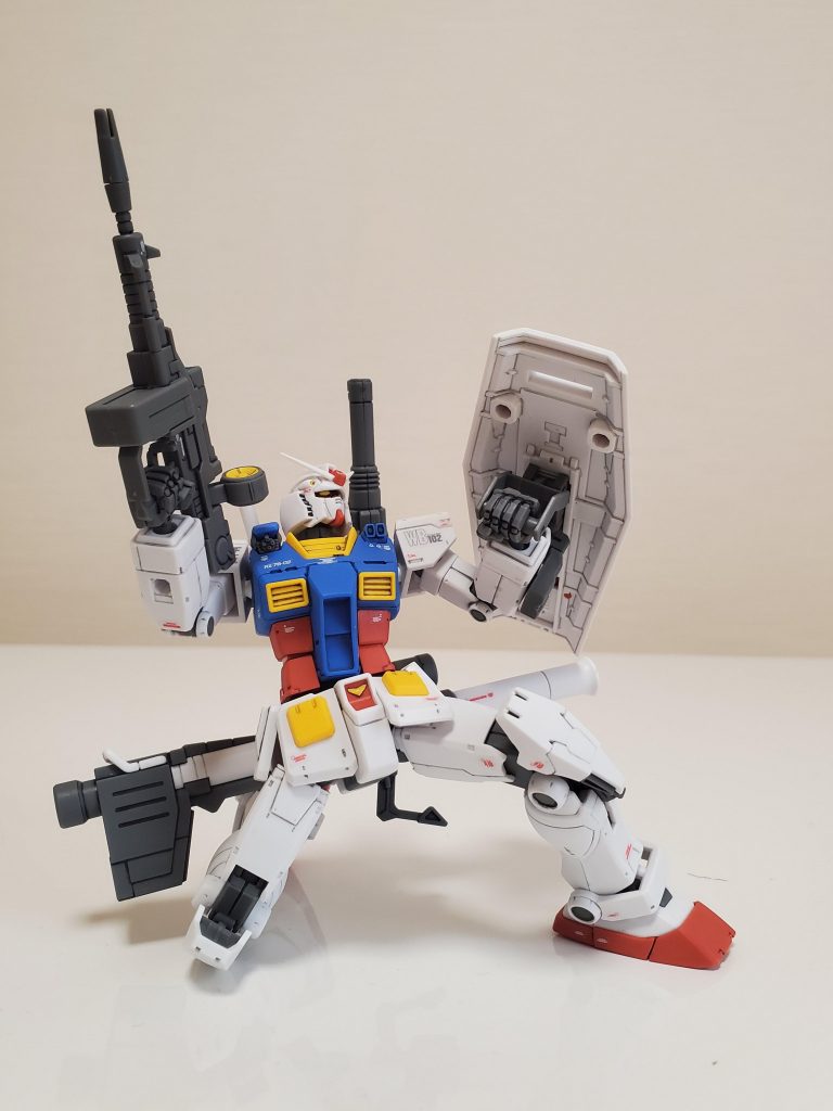 初投稿のジムスナの次に作った物になります。ガンダムマーカーとシャーペンでスミ入れ、関節の◯モールドはTS-99を筆塗り、トップコートという、いつもの簡単仕上げです。Vマークとバズーカのスコープは当時イエローを切らしてたので付属シールを使用しています。