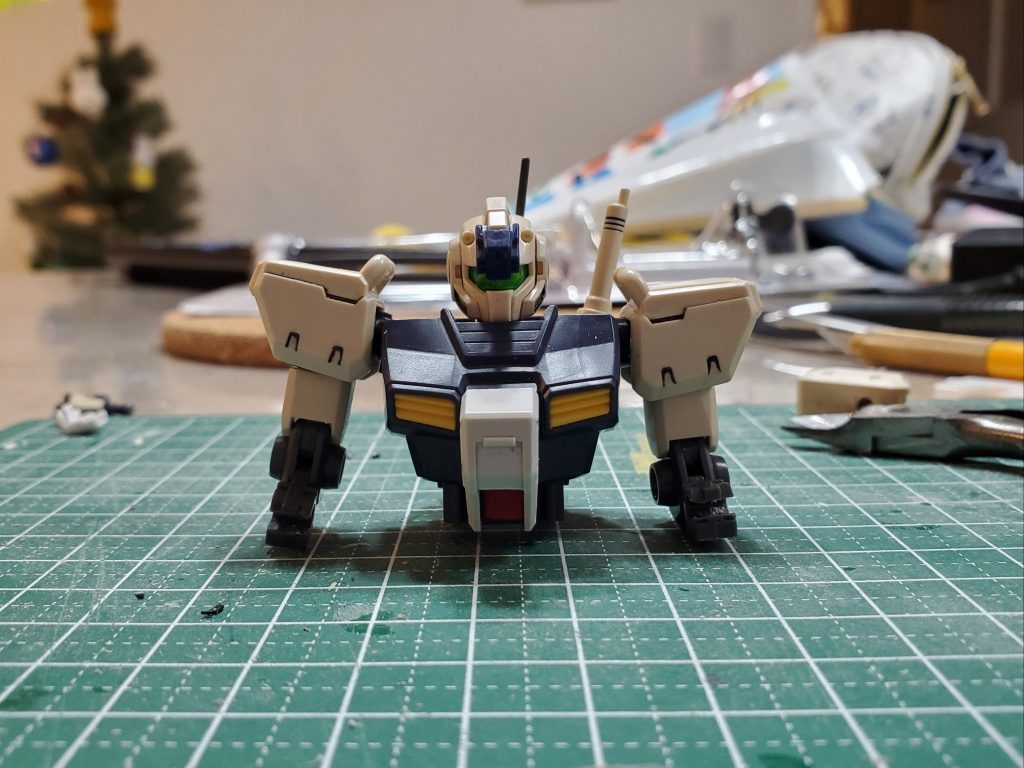 肩は一部カットし、いかり肩可能に。