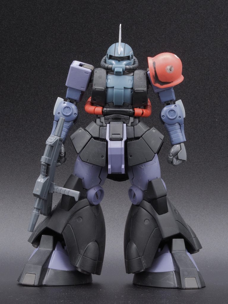 肩アーマーはリヴァイブザクのものを流用。腰パイプはMGジ・Oの余りパーツを使用。