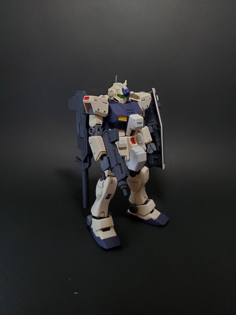 背部にはバズーカラックを設置。僚機へ渡すことも可能です。