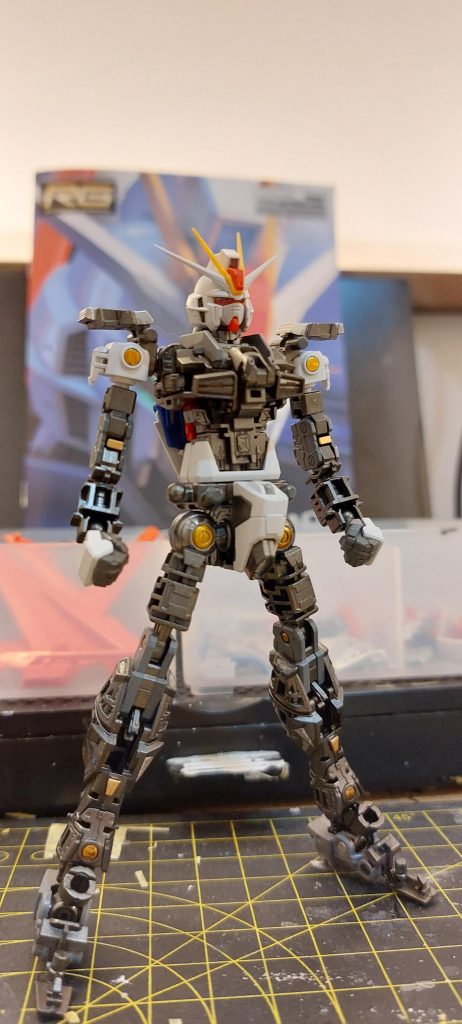 フレームはスターブライトアイアンを基調に