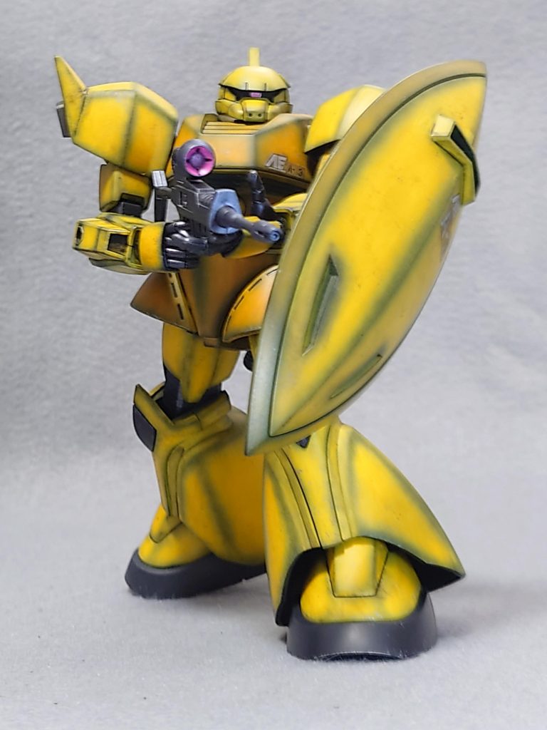 ライフルスコープはガンダムマーカーの『モノアイピンク』を筆塗りしました。