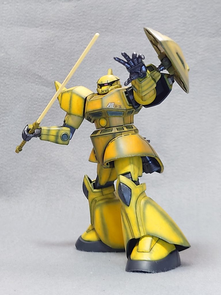 膝とスリッパはネイビーブルーで塗装しています。