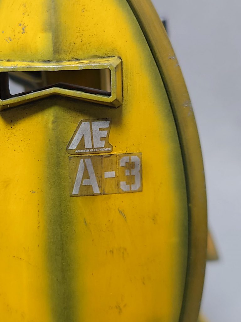 シールドにアナハイムロゴを貼ってます。