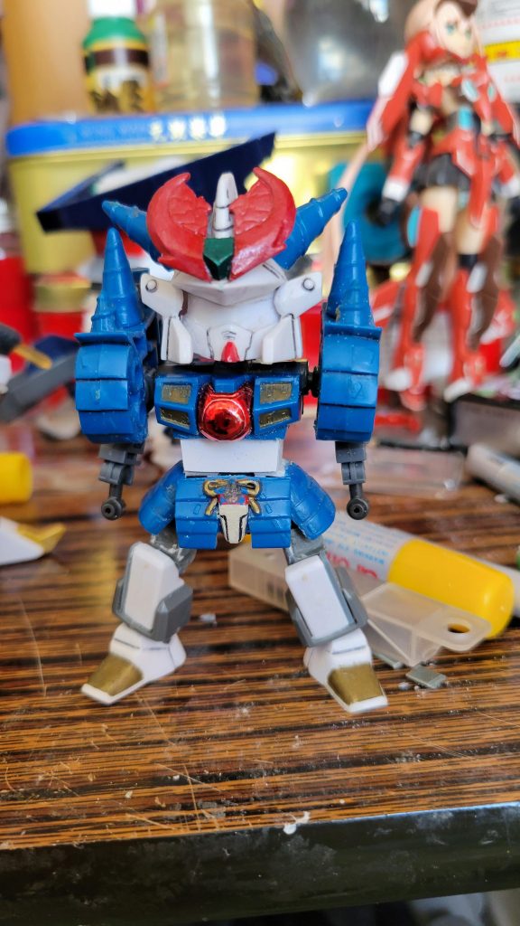 當初腳部結構使用膊頭裝甲製作