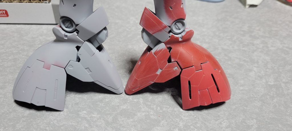 捨てサフを吹いてスジボリ、ひけ消し、スリット開口を行いました。
