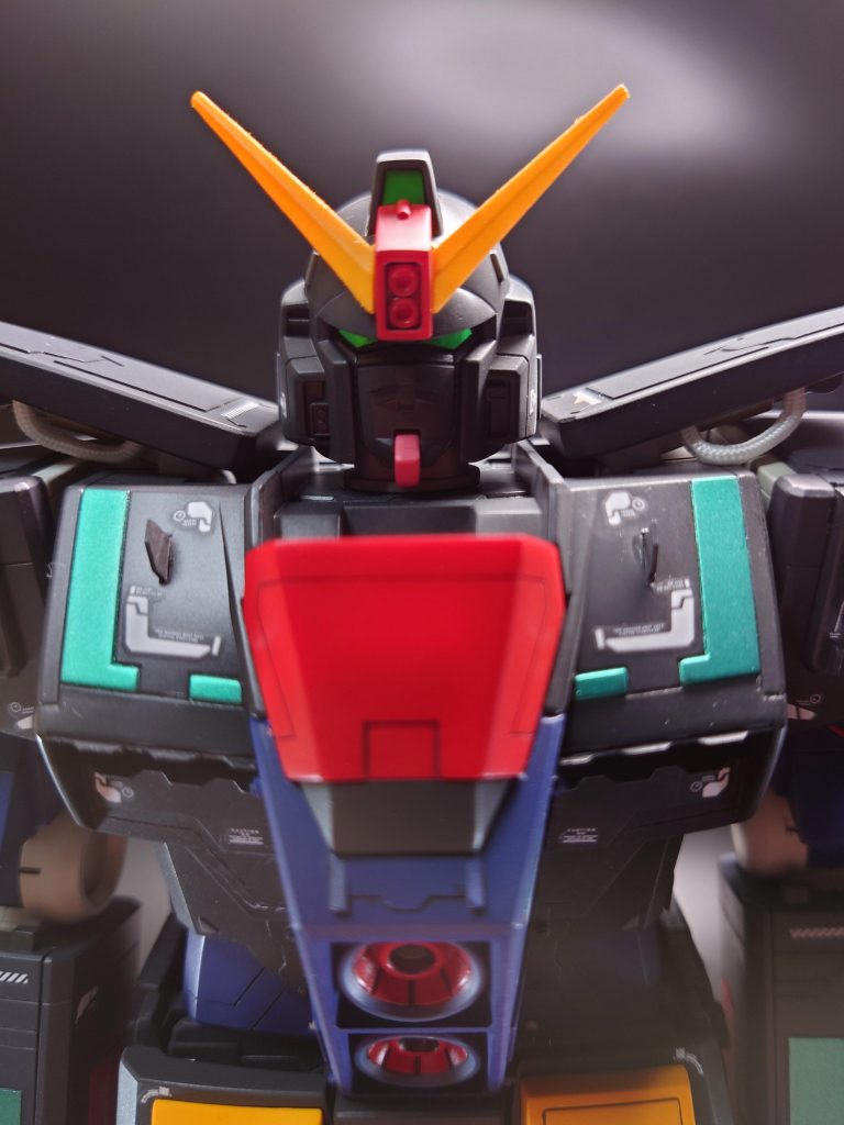 プラ板やスジ彫りなどでディテールUPわし、胸部にはＶｅｒ.Ｋａの様なアンテナを設置。 