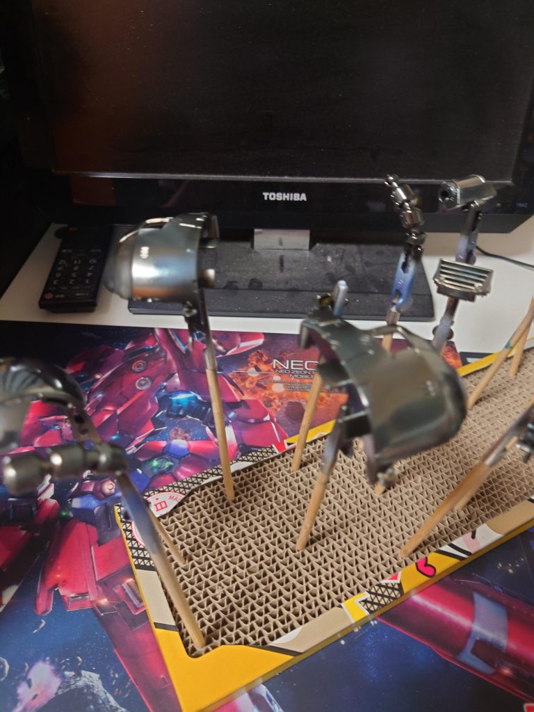 ボーンミラー吹いた所です✨下地にガイアのEX-ブラックを塗ってます💡その上にボーンペイントのフィニッシュクリアレッドを塗ってます✨