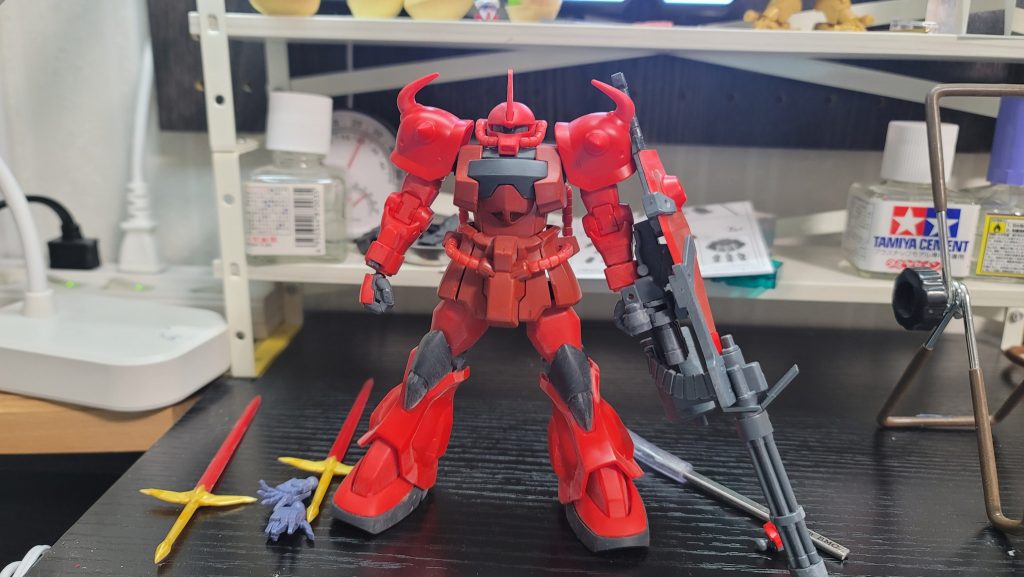 元キットシールドガトリングは撤去工作は肩、腕、脚部の合わせ目消し肩スパイクをビルダーパーツに置き換え腰部パイプをメッシュワイヤーに入れ替え