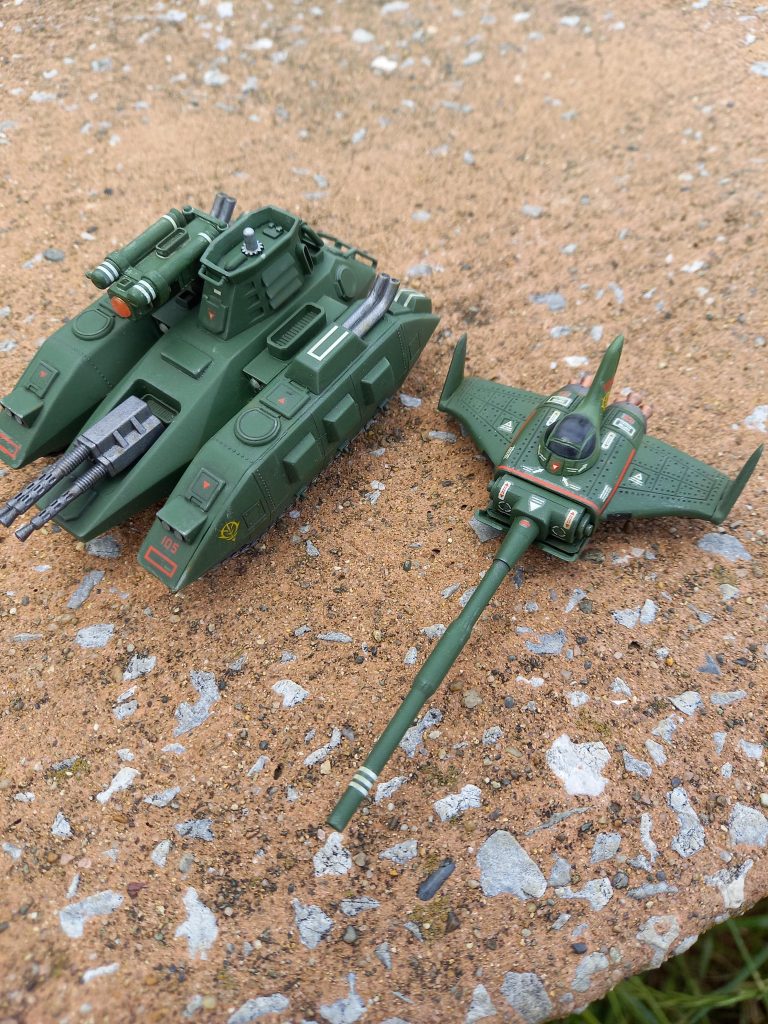 分離状態。これって、タンク部分にも操縦士いるんですかね？