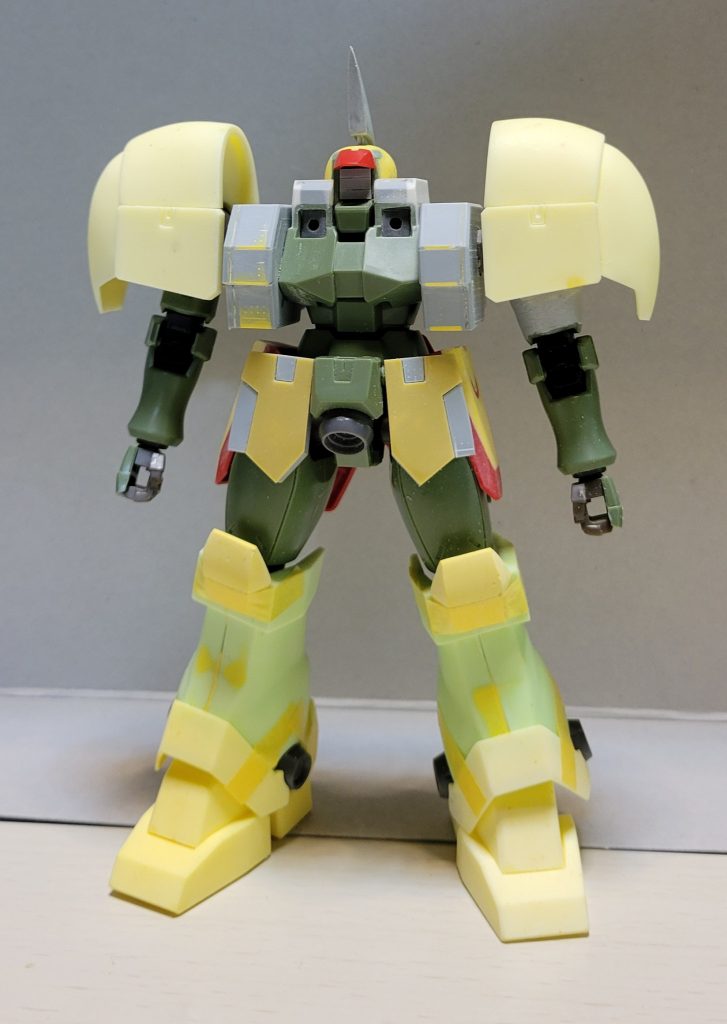 肩と足はスクラッチして複製ひさしやサイド・リアアーマーはレオスの余りパーツを流用。