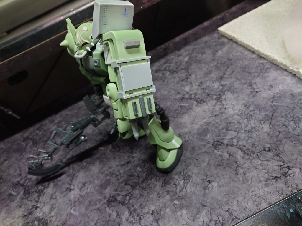 盾の途中画像です。これも組んだ状態でバランスを見ています。