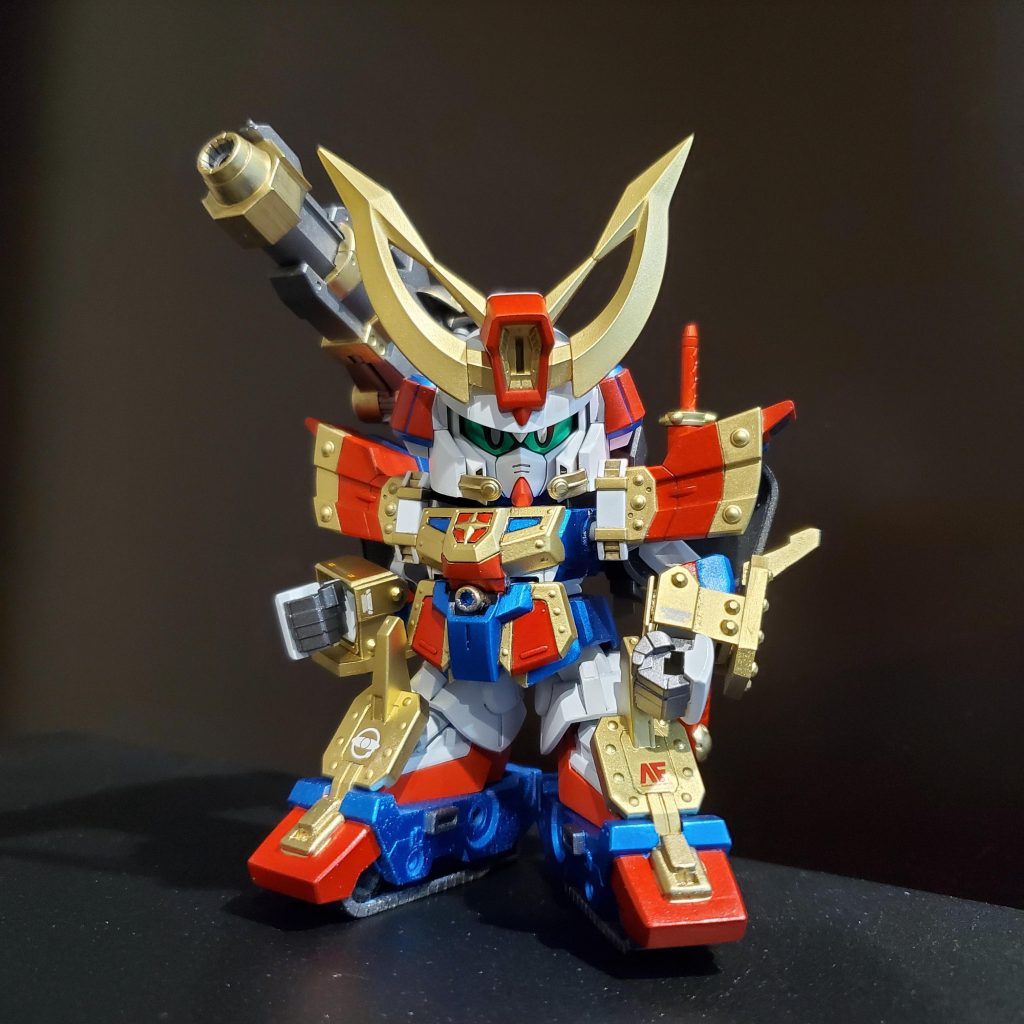 外装はほぼ元キットのまま、前腕の鎧をプラ板とジュエルシールで作ったくらいです。とにかくこの形態をイケメンにするべく本体の改修を頑張りました!仕上がったと思ってますがいかがでしょうか?!