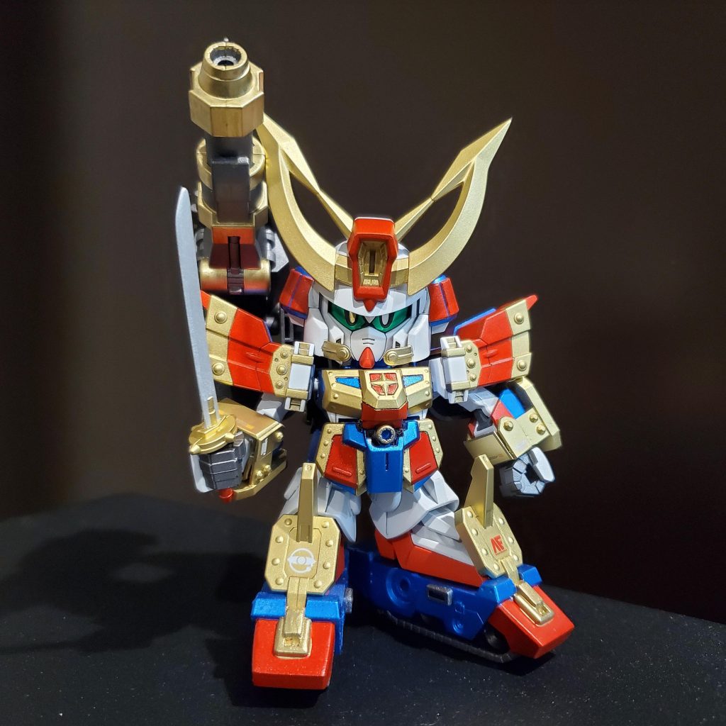 主な塗装色は白 ガイア Exホワイト赤 ガイア パールプレミアムレッド  ガイア ローズブライトレッド青 ガイア プライマリーメタリックブルー金 Mr. GXブルーゴールド黒 ガイア EVOガンメタ前回からGXブルーゴールドが超お気に入り。ストック買います。やっぱりSDの塗り分けは大変ですねー