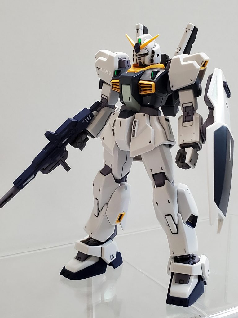 HGリバイブのMKⅡ(エゥーゴ仕様)です 制作技術は初心者🔰レベルのため、スミ入れ　部分塗装ぐらいしか出来ないので改造などは一切ありません😅