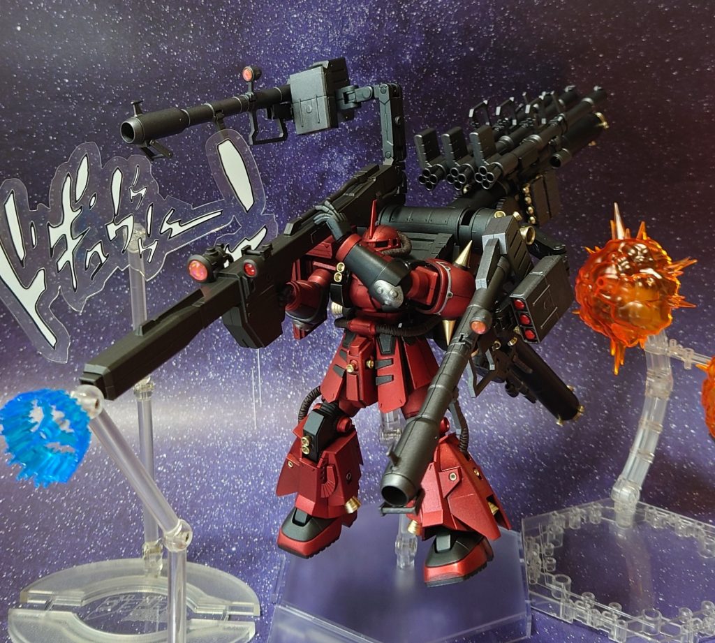 手持ち火器にはHGUCドム/リック・ドムのビームバズーカを追加。サブアームはキット付属の固定タイプの肉抜き穴埋めと、HGBCガンプラバトルアームアームズから可動式のサブアーム移植、ついでに3連ミサイルポッドを少し加工して移植。