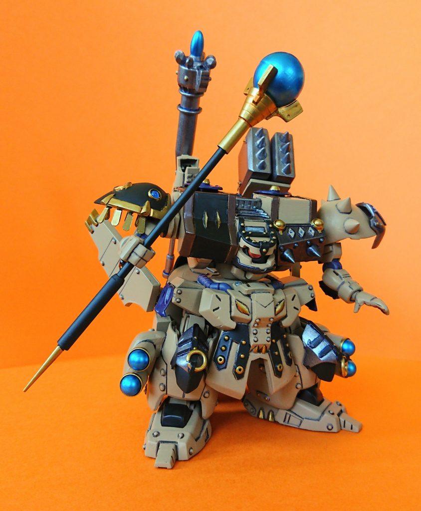 バトルメイジスタッフ。右肩に装備された錫杖の一振り。主に回復魔法や補助魔法の発動媒体とする。打撃武器兼用。w