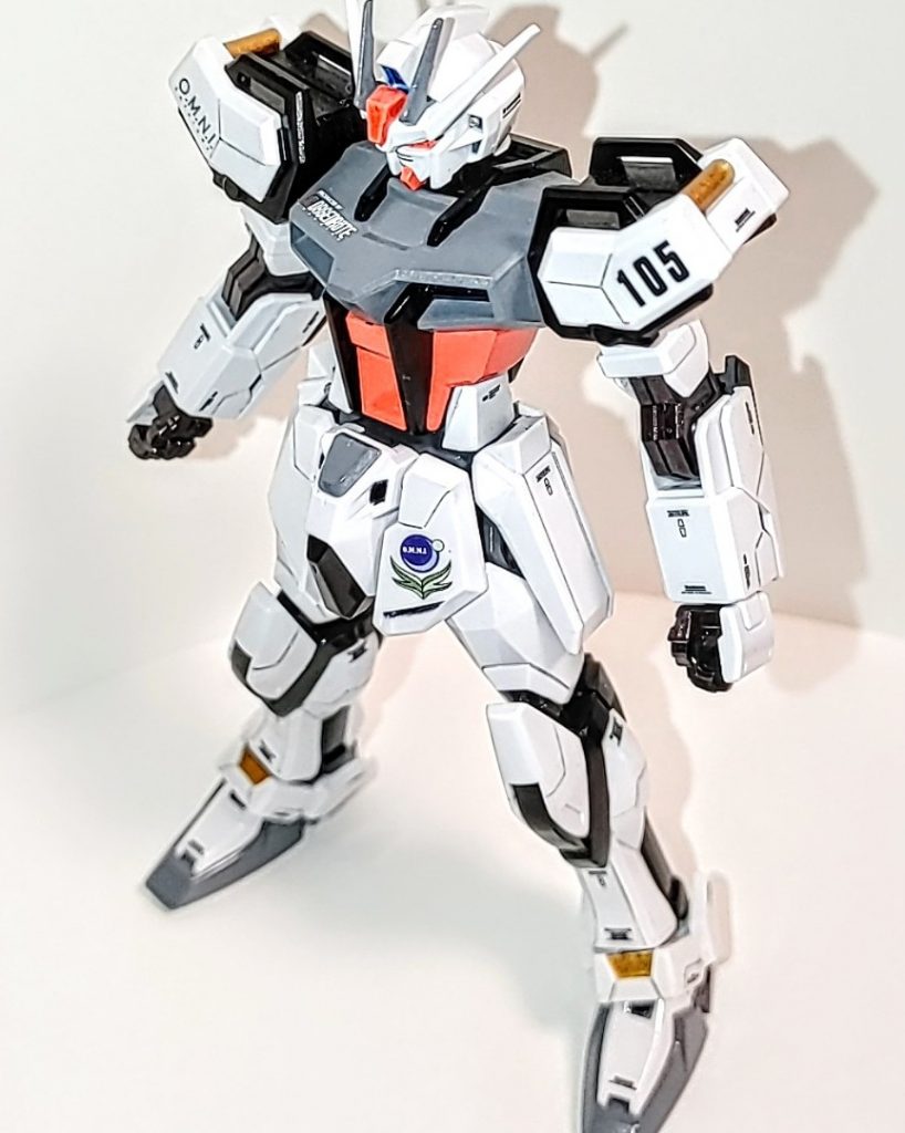 肩と足首の金色のパーツは、F91チタニウムフィニッシュのランナーです。