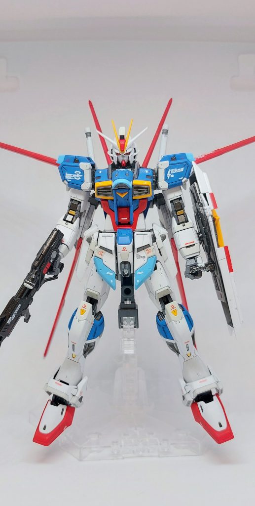 変形と合体機構を有しつつも破綻のないフォルムまた、パーツ構成もシンプルで良く動き、パーツの脱落もなく気持ち良く作れるキットでした前回がメタリック系統の塗装で重ね塗り地獄だったので塗装も楽でした😎以上、最後までお付き合いありがとうございました！