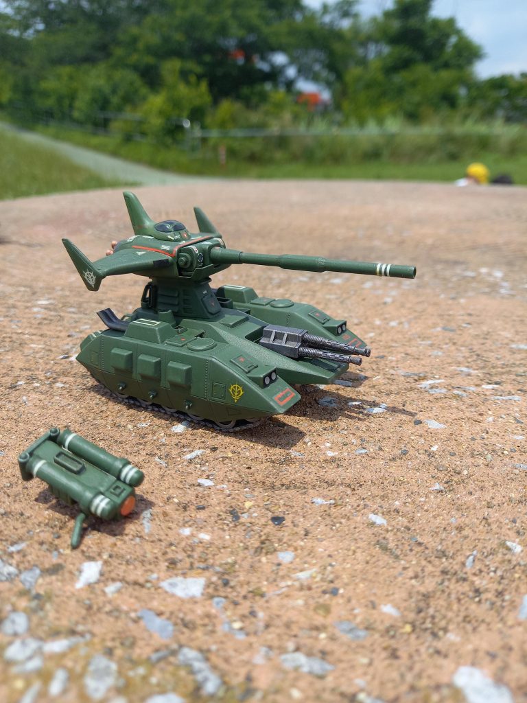 レーザーポインター的な謎の装備も脱着可能。