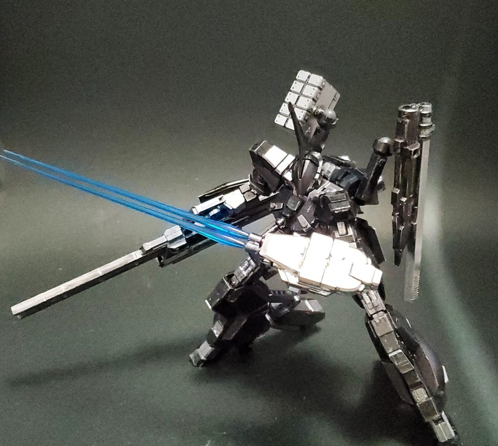 左腕武器レーザ…もといビームサーベルバーザムのライフルを改造してサーベル発振器にしていますサイコミュ搭載で強化人間が使うとブレード光波が出せるぞ!()