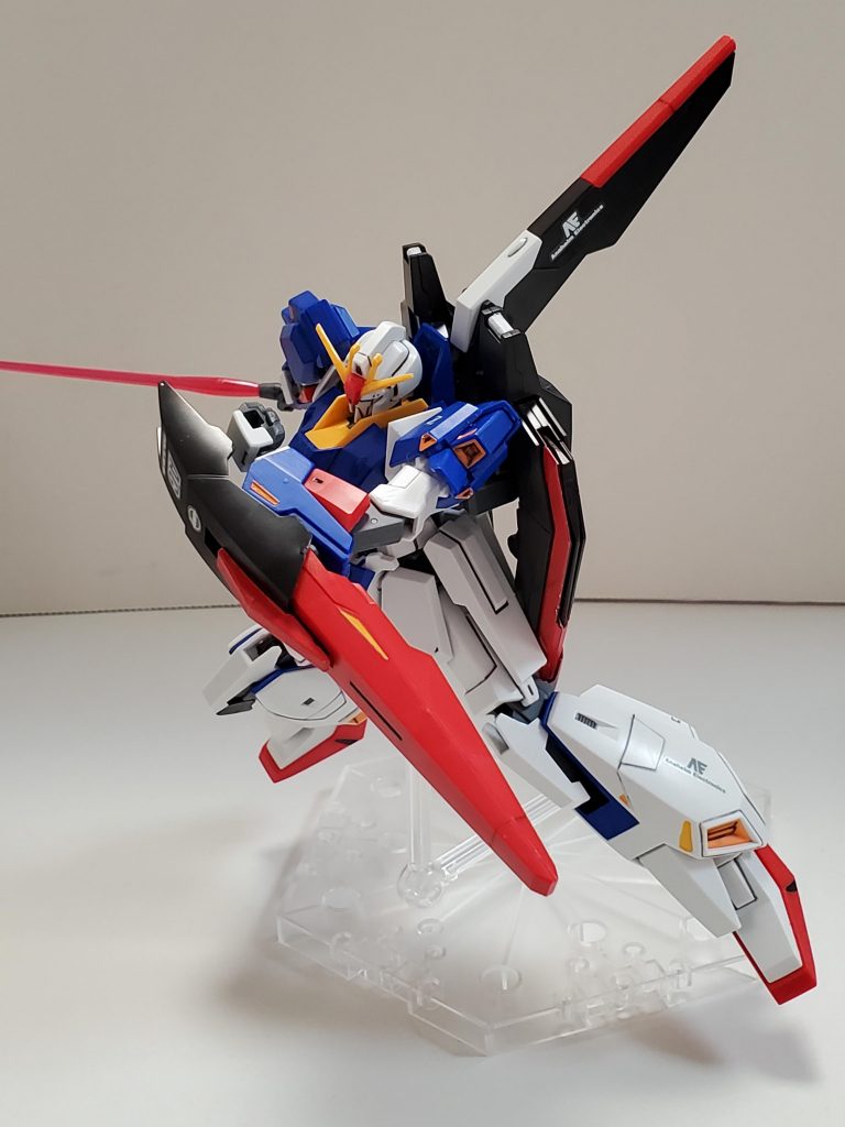 ビームサーベルを構えて突撃～💨