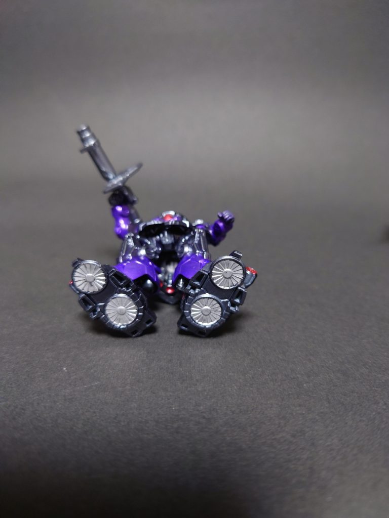 下からwwwホバーのファン?ユニット?を別カラーで塗り分け🤟スカート裏のバーニアノズルもちゃんと塗り分け🤟ディスプレイしちゃったら誰にも気が付かれないビミョーなこだわりwww