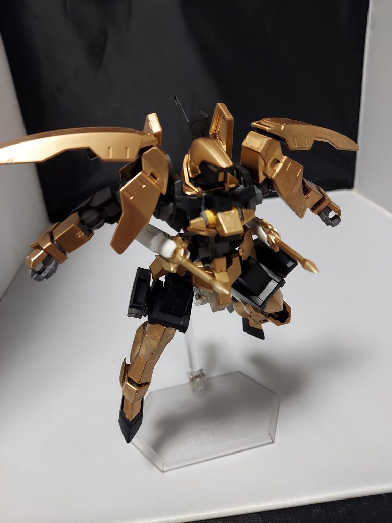 とりあえず色を変えて武装をすこし変えただけでございます。