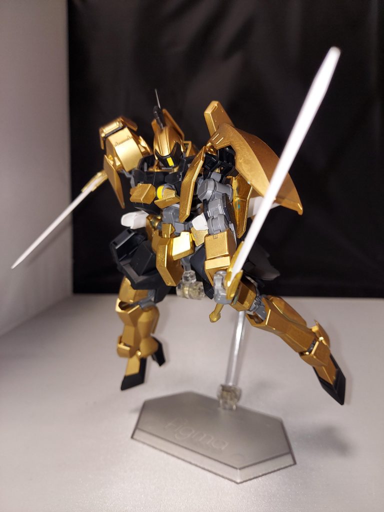 グレイズリッターにはやはり剣ですね。マッキーのような二刀流もいいものです。(このグレイズリッターのナイトブレードはマクギリス用グレイズリッターの物になりました)