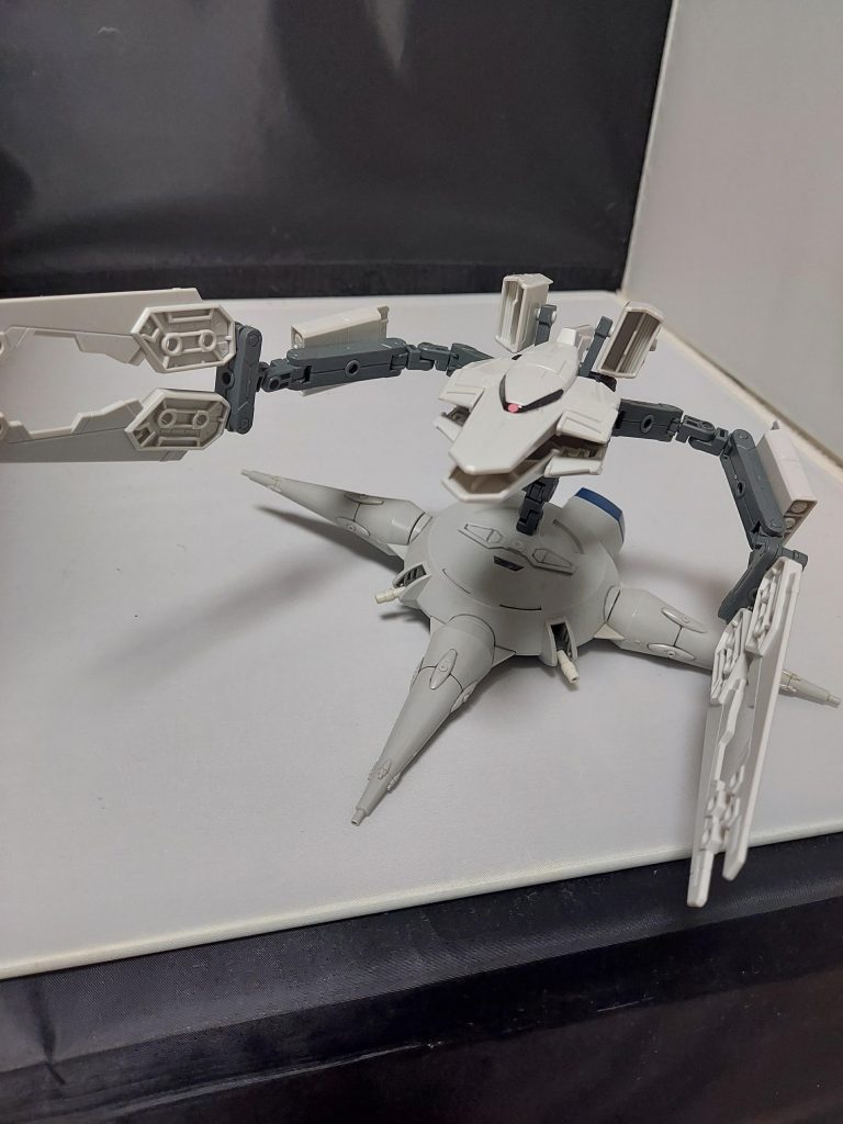 ほぼバトルアームズ？でしたっけ？それにジャンクになってたプロヴィデンスのドラグーンを無理やりつけたみたいな感じ。とりあえずシャンブロやハシュマルに憧れたんだと思います。