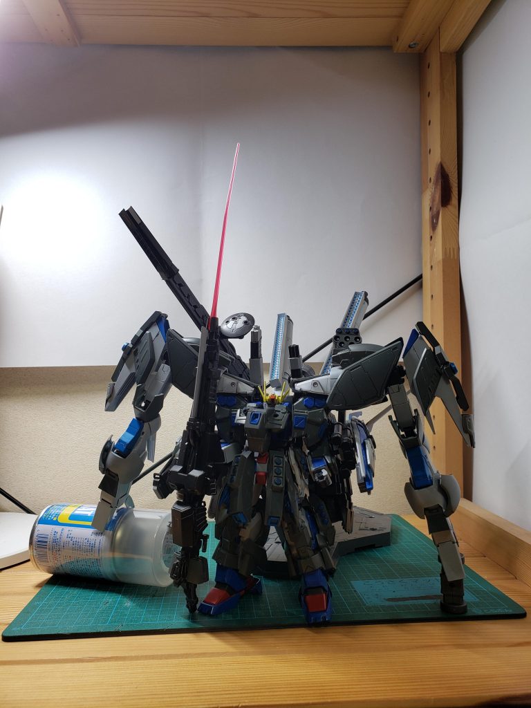 デカールをはる前が一番カッコよくポージングが決まりました。