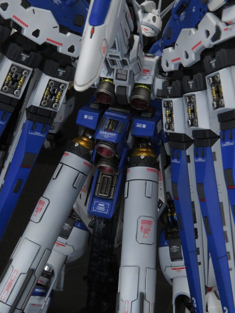 増設スラスターもシナンジュのバックパックをイメージして作成こちらはプラ板でのスクラッチ