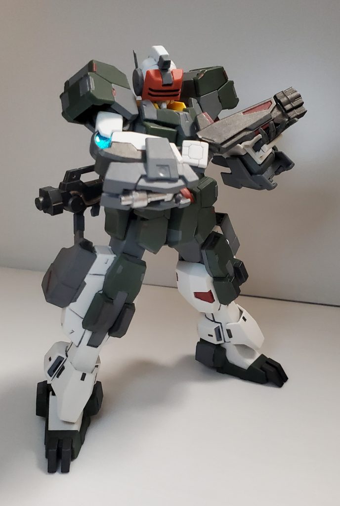 GN・ショットガン圧縮したGN粒子を放射状に撃ち出す。この機体のメイン。