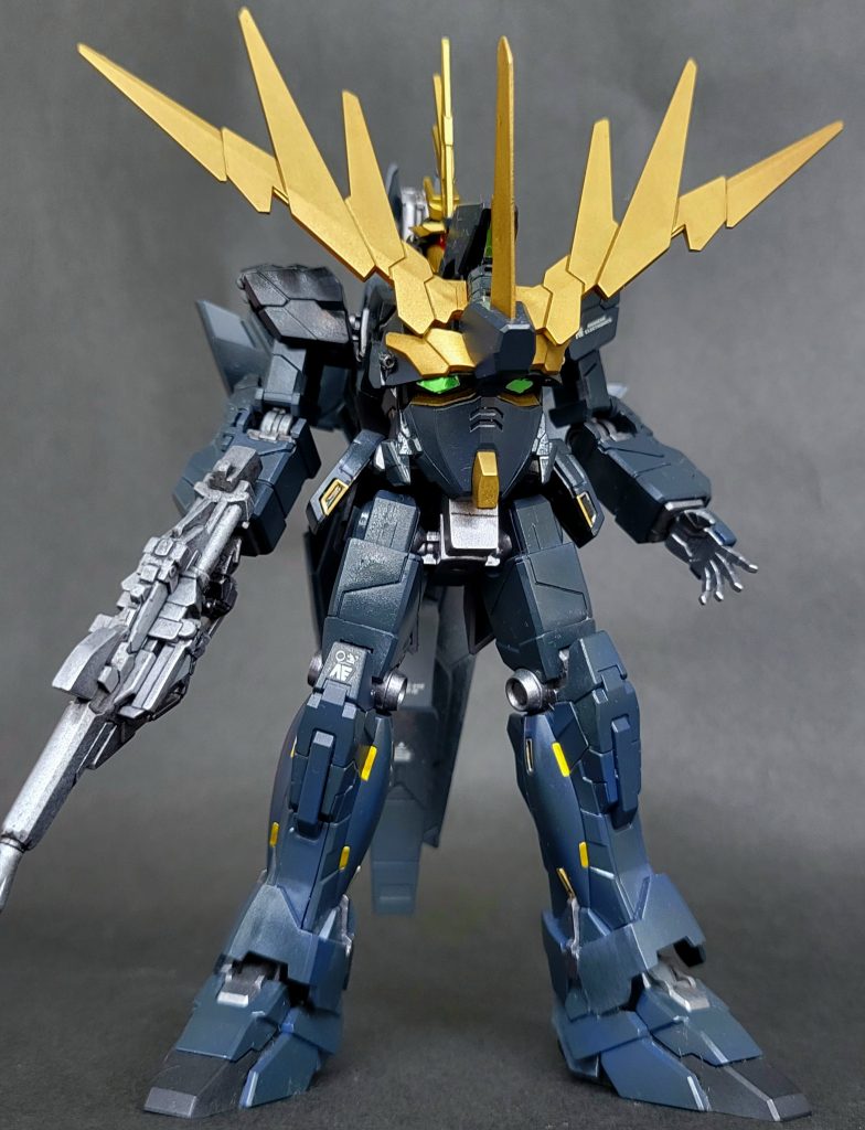 昔の電撃ホビーのオマケ「バンシィヘッド」があったので、HGUC バンシィと無理矢理結合。スーパーロボットを目指しました。