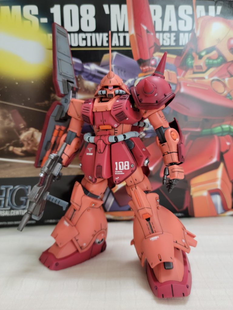 頭・腰・背中の動力パイプはコトブキヤさんのモビルパイプに付け替えました。ちょっと完成度上がってるような気がします。色はライトグレーに筆塗り。この色合いもアリですよね!