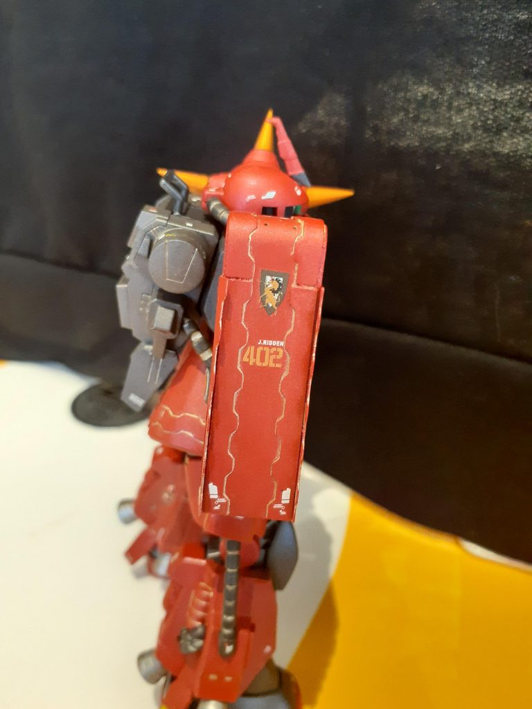 ショルダーシールド…ディテールアップ…稲妻…