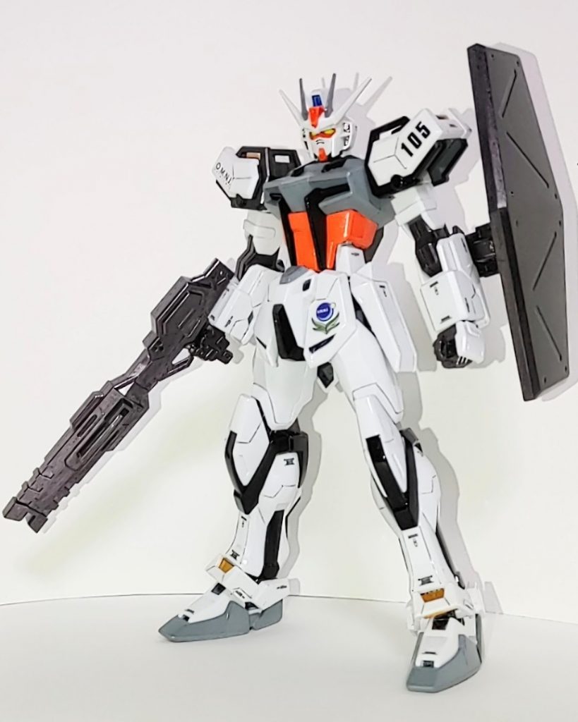 戦争中期に、要所防衛のため急きょ戦力として駆り出された…という設定で、簡素な武装。在り合わせ感を出すため、ただの鉄板みたいな、ケンブのシールドを使用。短剣を外して、ガンメタルで塗装。ジョイントはジャンクパーツです。